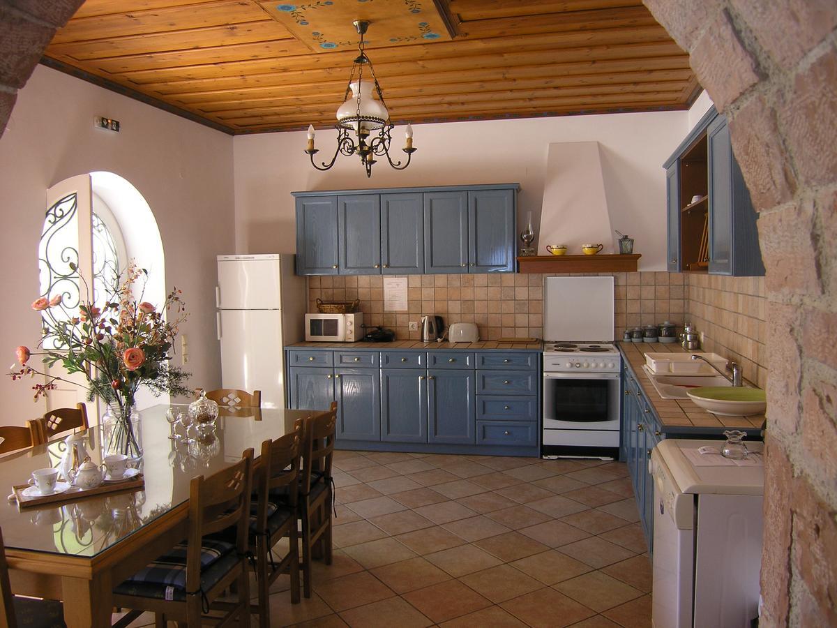 Villa Traditional Stone Olympia Viggla